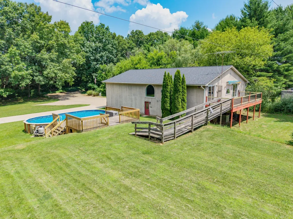 9625 Glenn Road Waterloo Township MI 49240