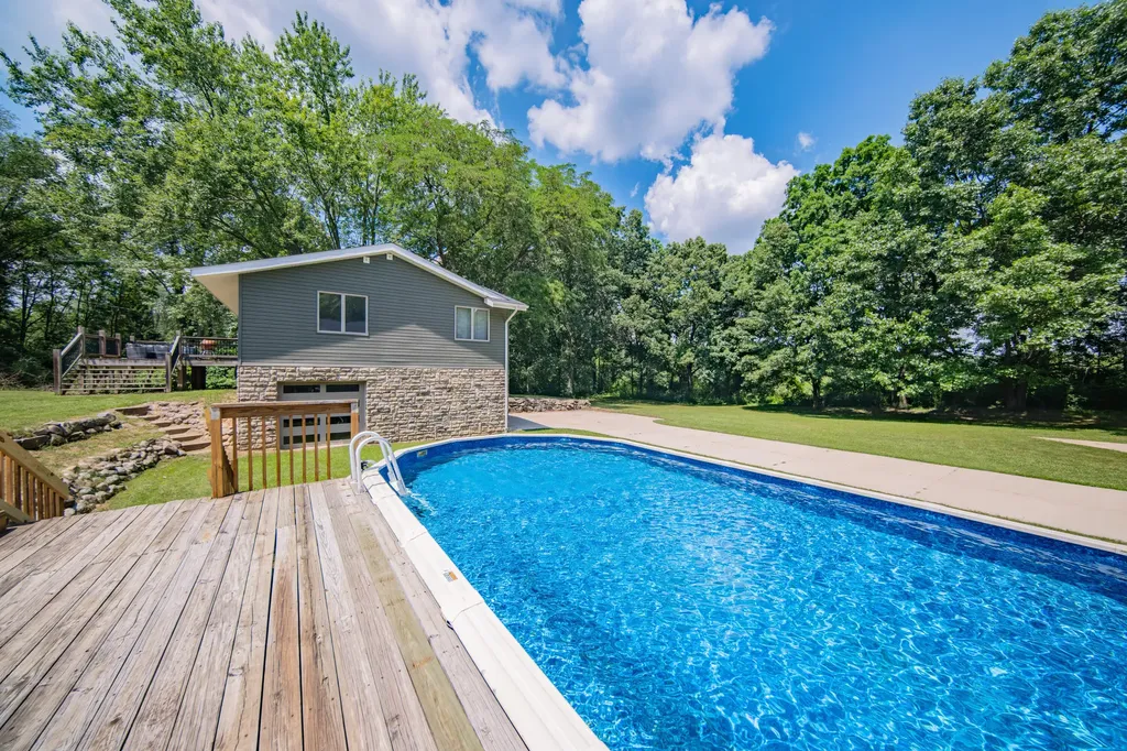 9625 Glenn Road Waterloo Township MI 49240