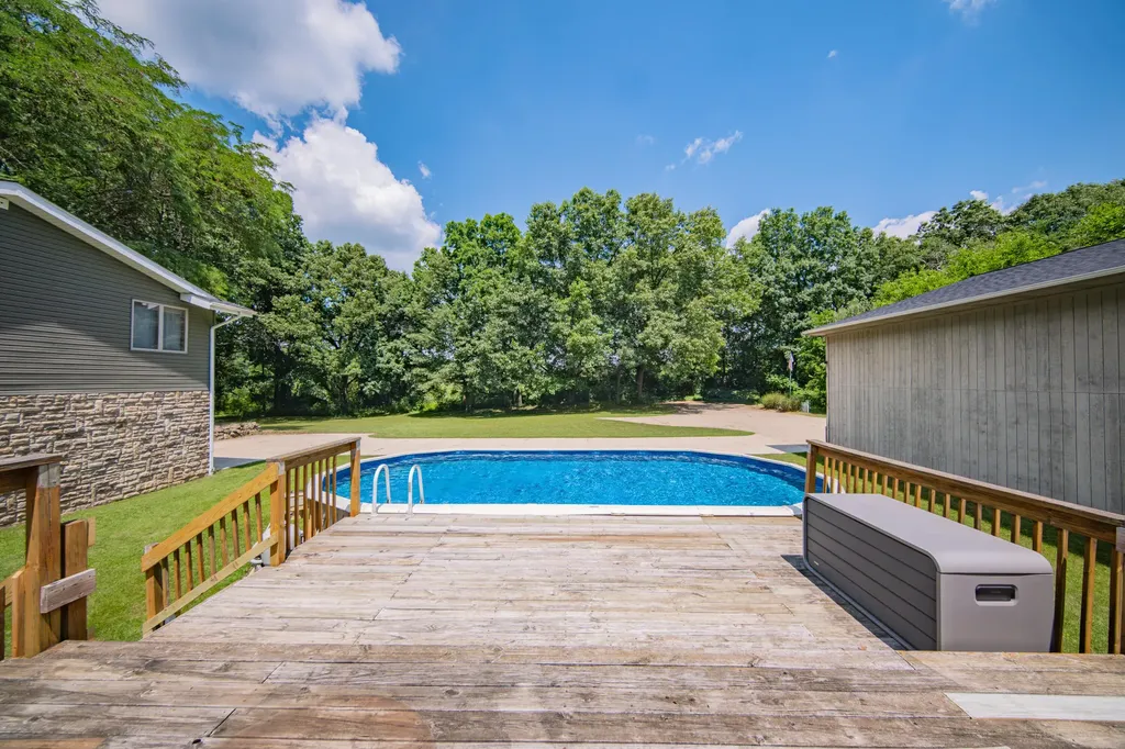 9625 Glenn Road Waterloo Township MI 49240