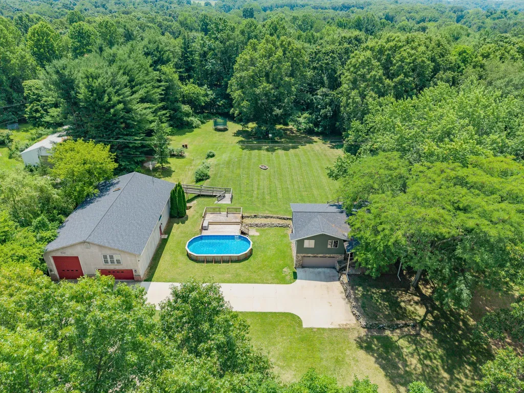 9625 Glenn Road Waterloo Township MI 49240