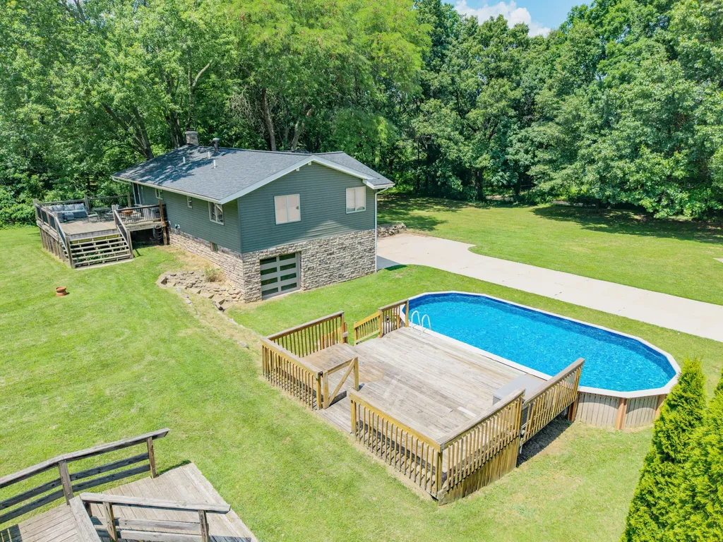 9625 Glenn Road Waterloo Township MI 49240