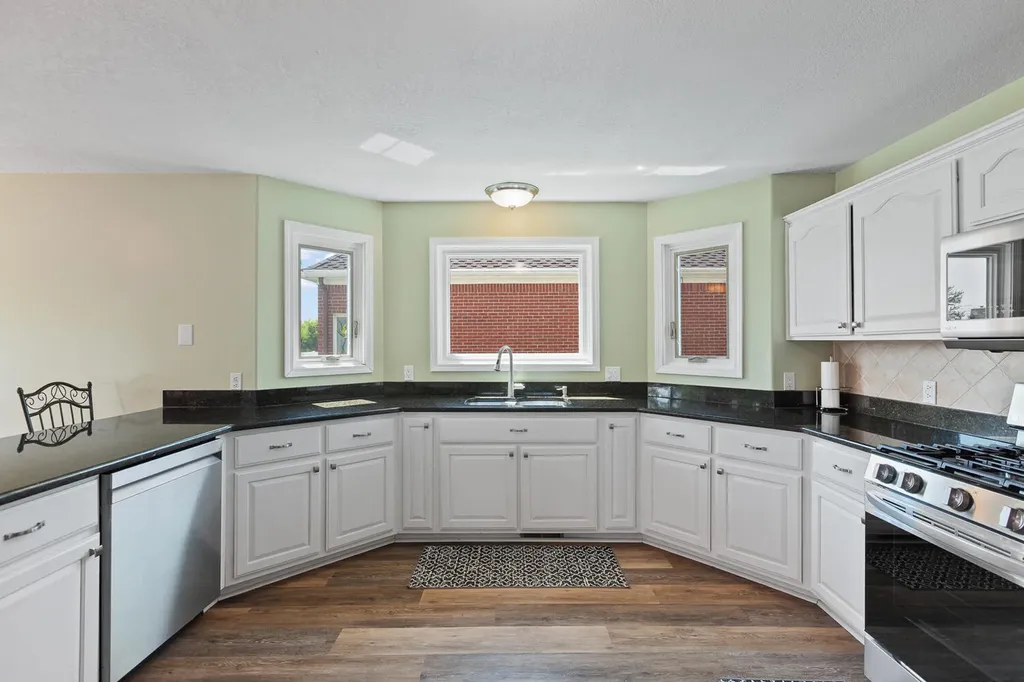 32321 Liparoto Drive Rockwood City MI 48173