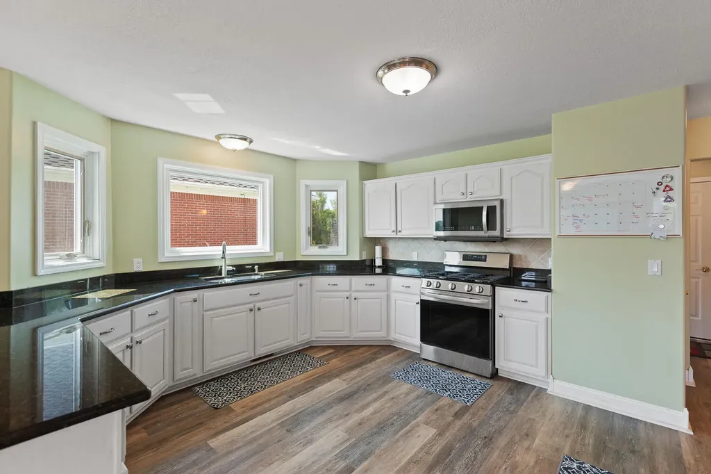 32321 Liparoto Drive Rockwood City MI 48173