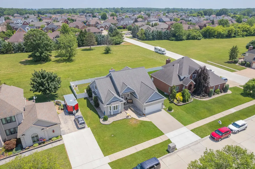 32321 Liparoto Drive Rockwood City MI 48173