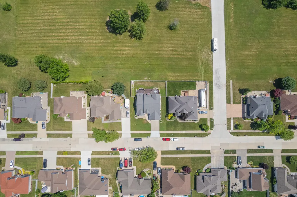 32321 Liparoto Drive Rockwood City MI 48173