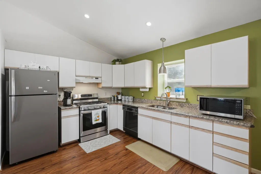 38559 Nellie Lane Westland City MI 48186