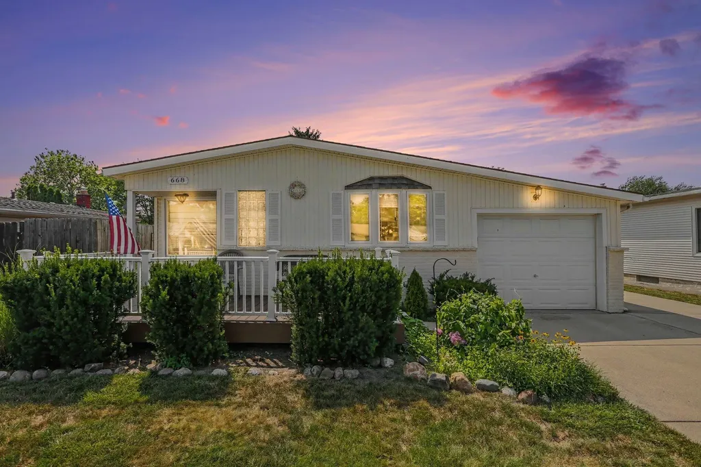 668 S Hawthorne Street Westland City MI 48186