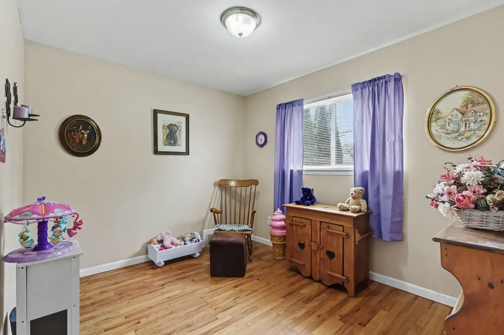 668 S Hawthorne Street Westland City MI 48186