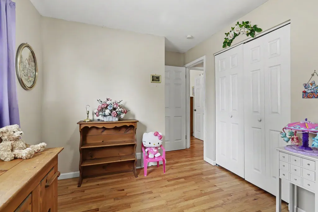 668 S Hawthorne Street Westland City MI 48186