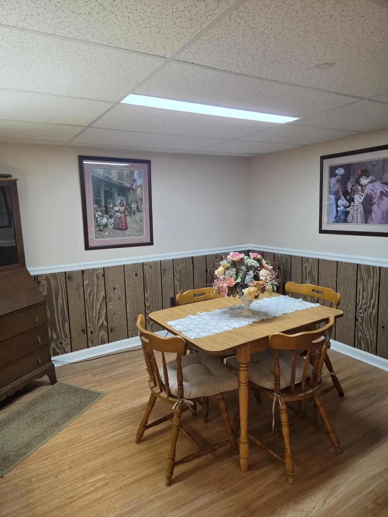 668 S Hawthorne Street Westland City MI 48186