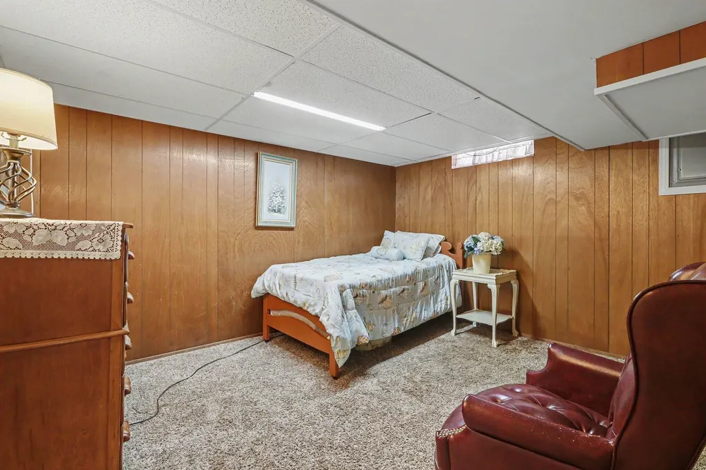 668 S Hawthorne Street Westland City MI 48186