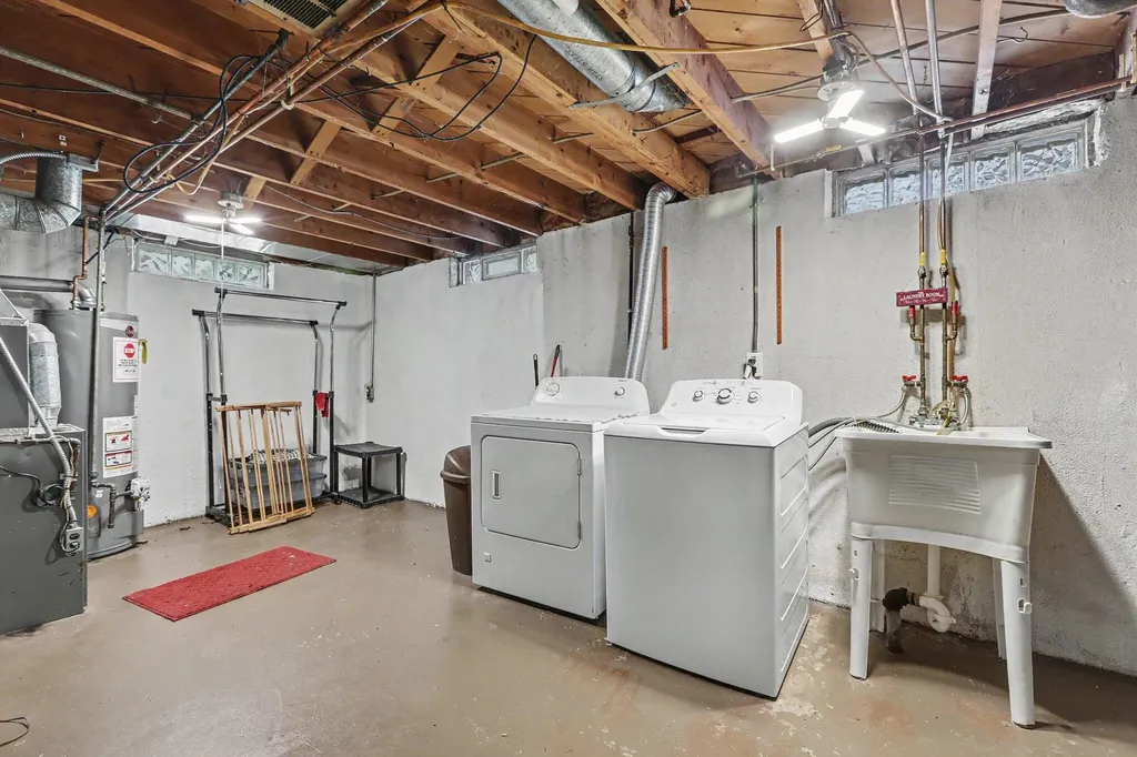 668 S Hawthorne Street Westland City MI 48186