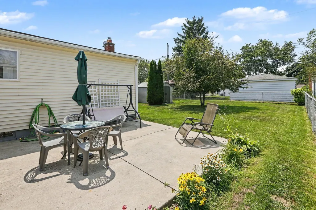 668 S Hawthorne Street Westland City MI 48186