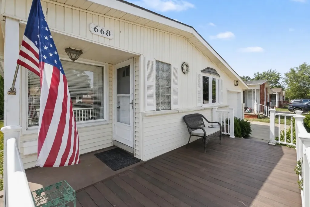668 S Hawthorne Street Westland City MI 48186