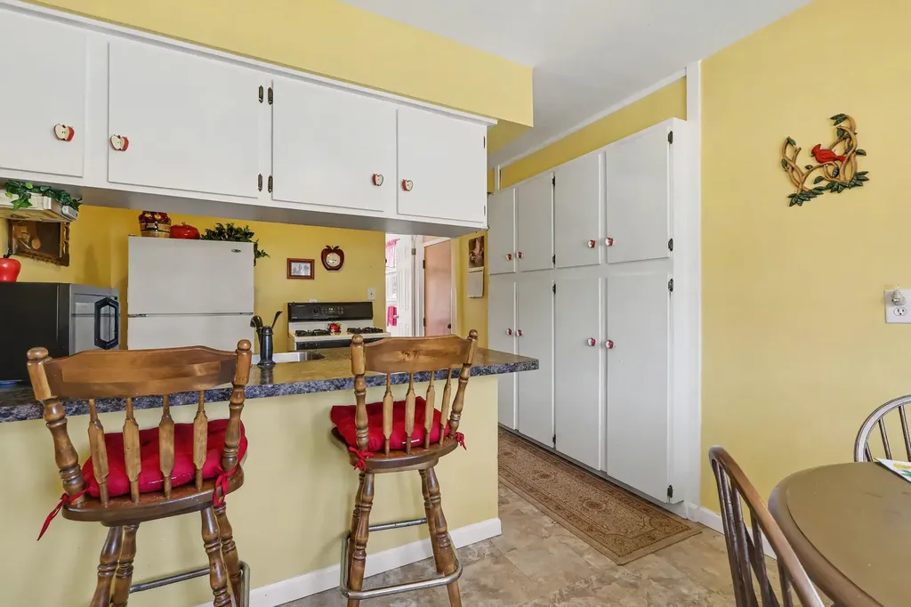 668 S Hawthorne Street Westland City MI 48186
