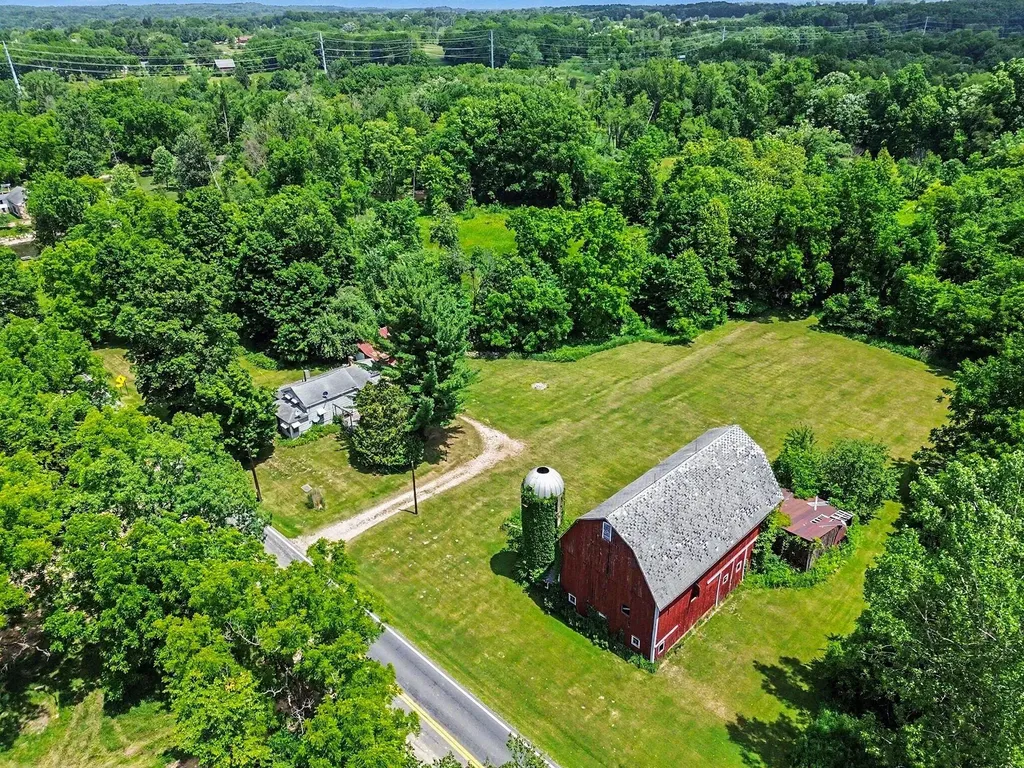 5901 Sharon Hollow Road Sharon Township MI 48158