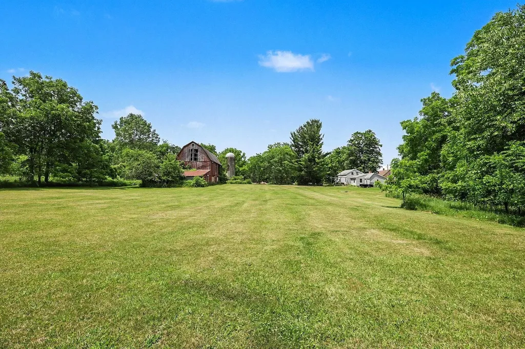 5901 Sharon Hollow Road Sharon Township MI 48158