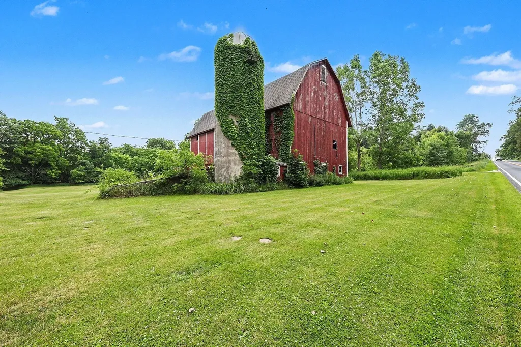 5901 Sharon Hollow Road Sharon Township MI 48158