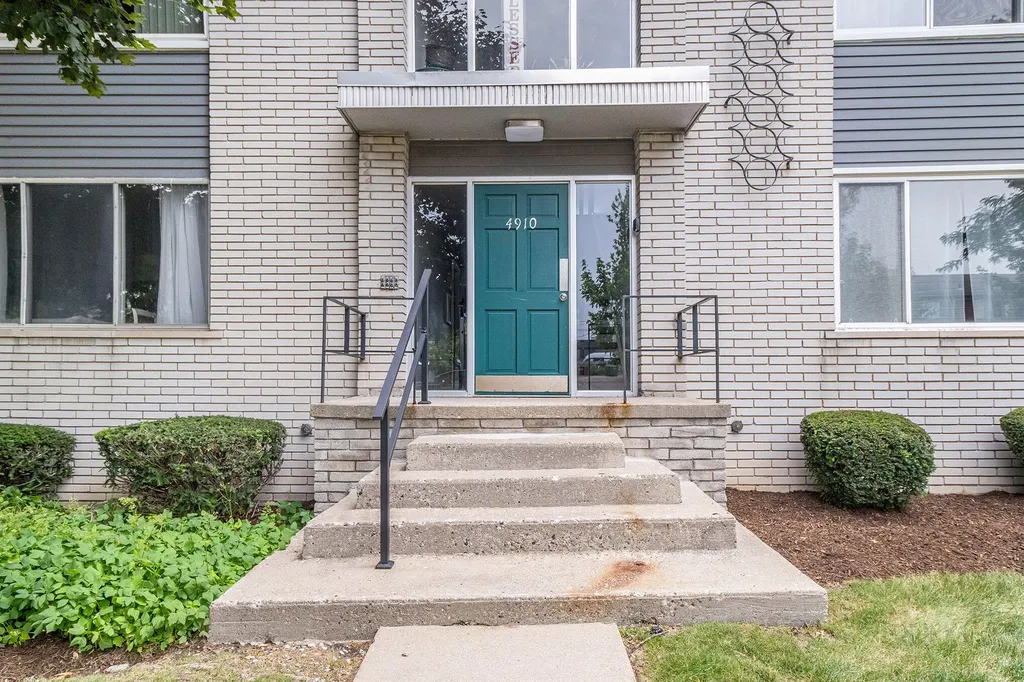 4910 Briarwood Avenue Royal Oak City MI 48073