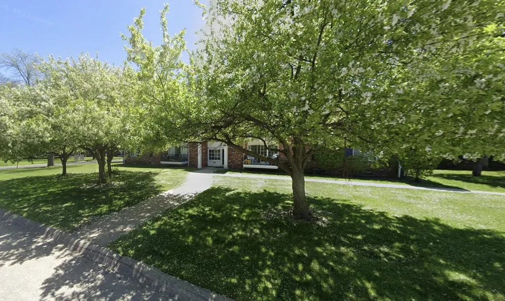 416 S Fox Hills Drive S Bloomfield Charter Township MI 48304