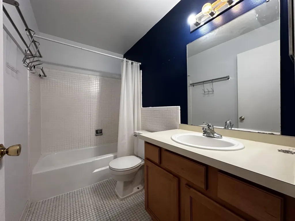 416 S Fox Hills Drive S Bloomfield Charter Township MI 48304