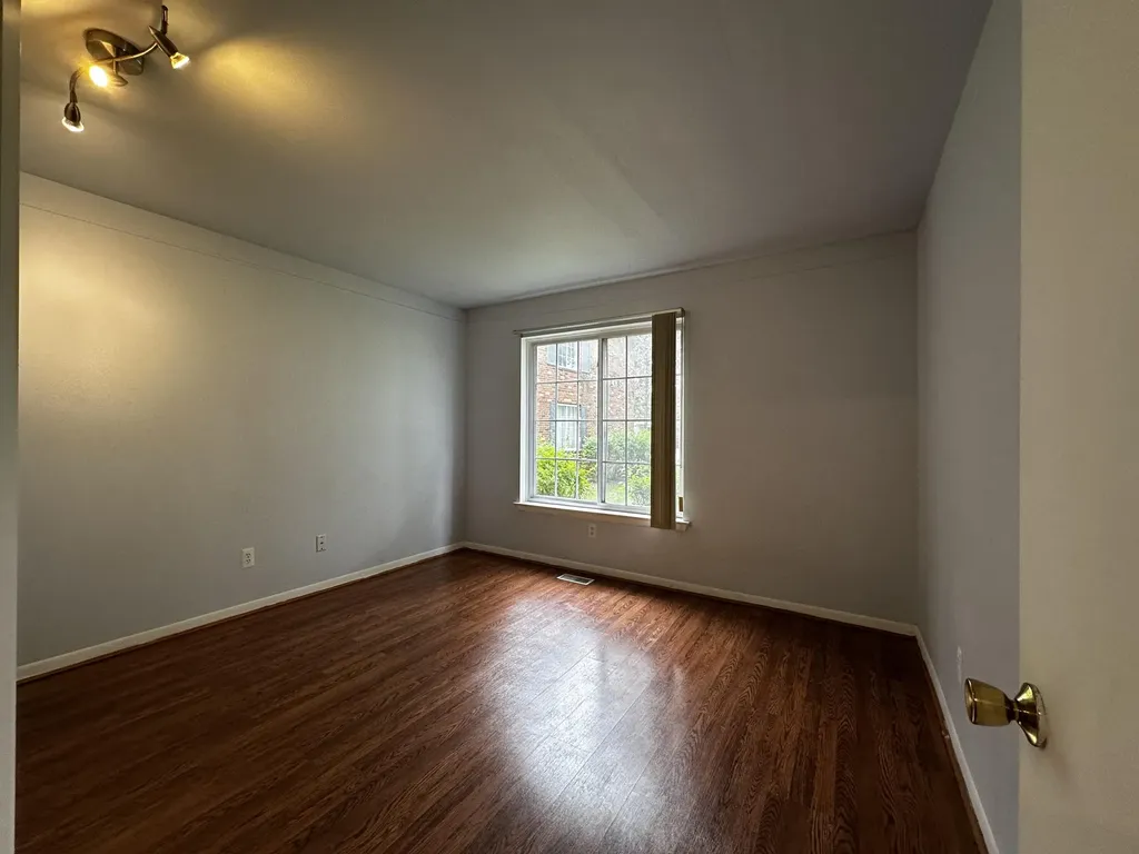 416 S Fox Hills Drive S Bloomfield Charter Township MI 48304