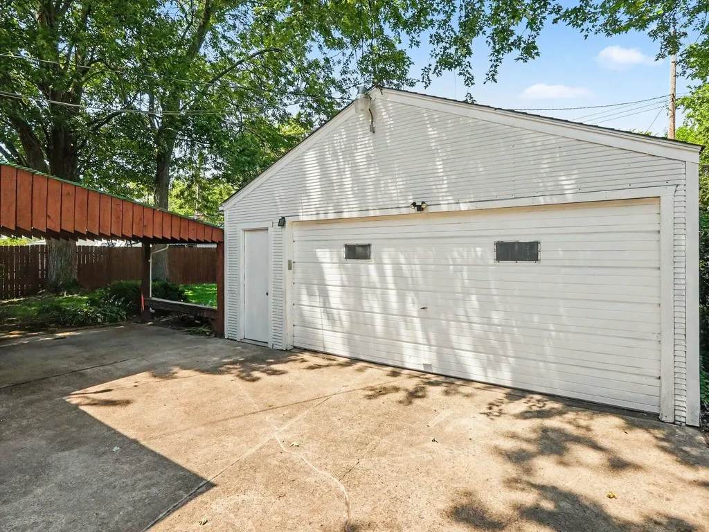 32740 Grandview Avenue Westland City MI 48186