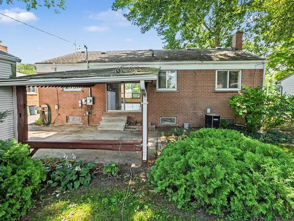 32740 Grandview Avenue Westland City MI 48186