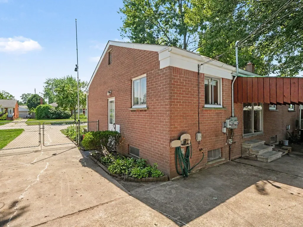 32740 Grandview Avenue Westland City MI 48186
