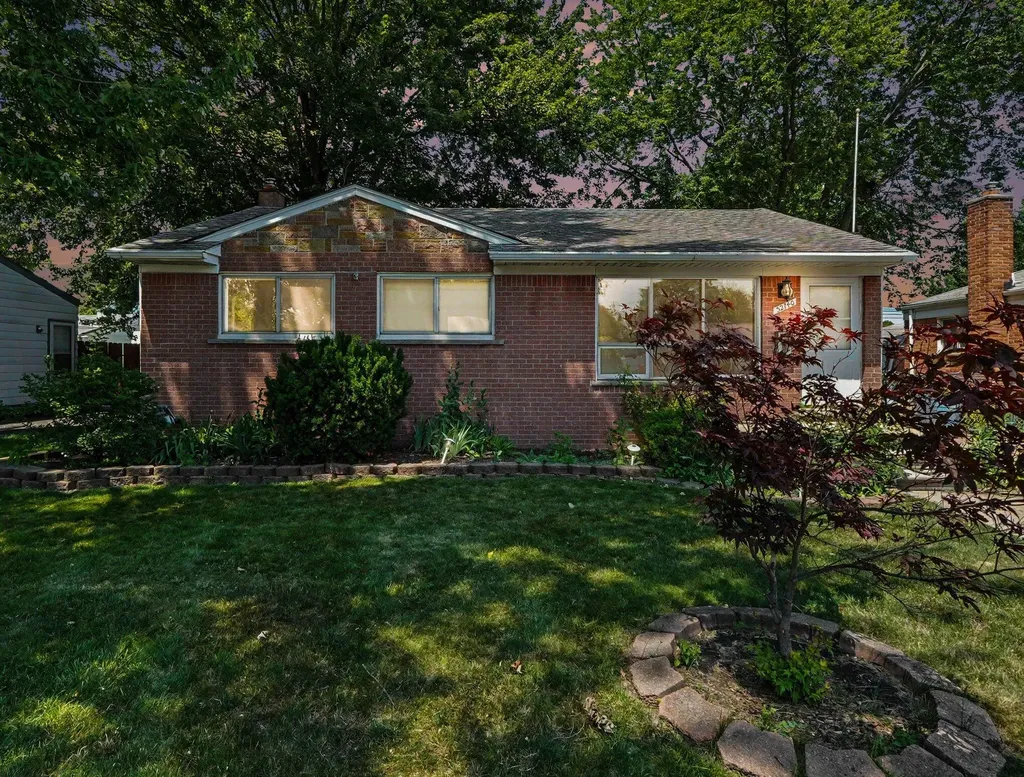 32740 Grandview Avenue Westland City MI 48186
