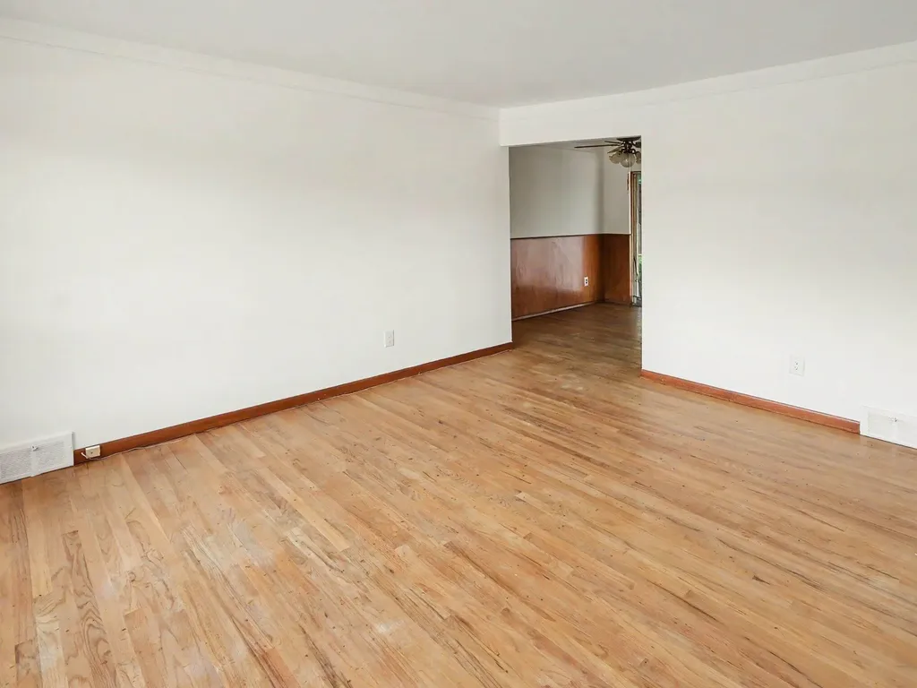 32740 Grandview Avenue Westland City MI 48186