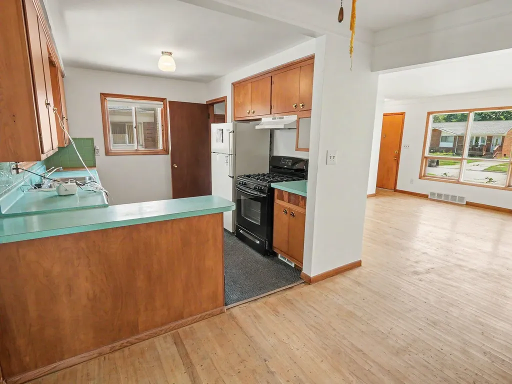 32740 Grandview Avenue Westland City MI 48186