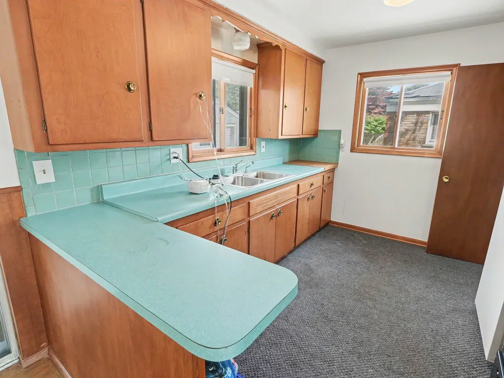 32740 Grandview Avenue Westland City MI 48186