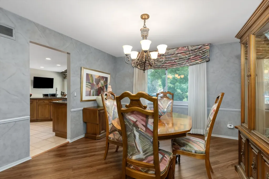 35126 Quaker Way Farmington Hills City MI 48331