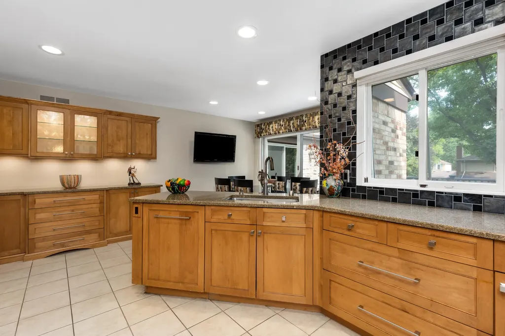 35126 Quaker Way Farmington Hills City MI 48331