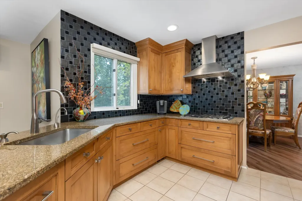 35126 Quaker Way Farmington Hills City MI 48331