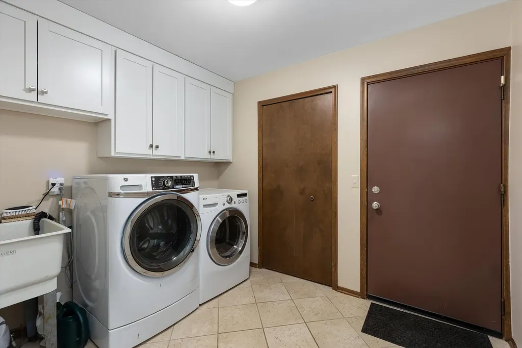 35126 Quaker Way Farmington Hills City MI 48331