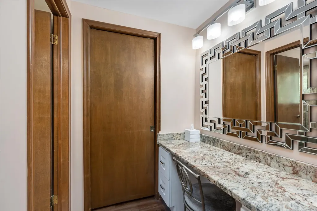 35126 Quaker Way Farmington Hills City MI 48331