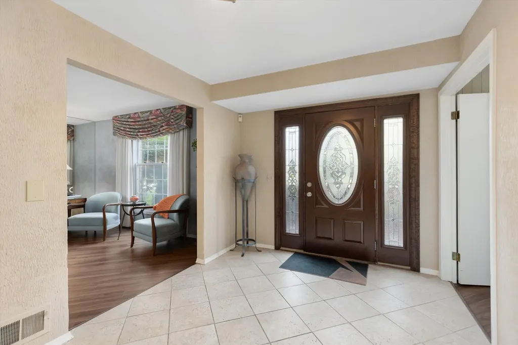 35126 Quaker Way Farmington Hills City MI 48331