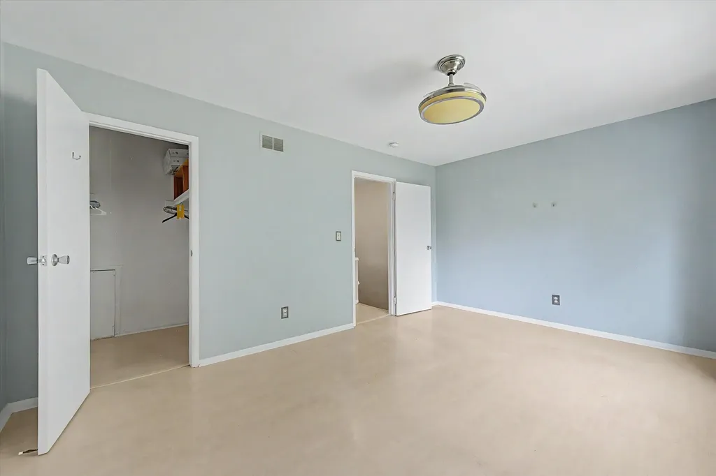 624 Watersedge Drive Ann Arbor City MI 48105