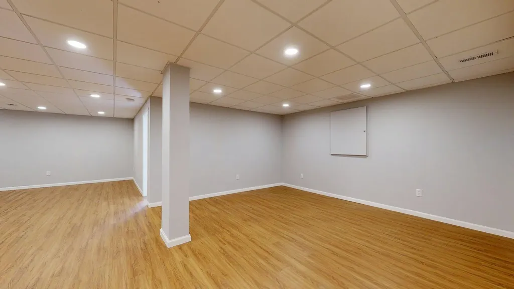 3019 N Spurway Drive Ann Arbor City MI 48105