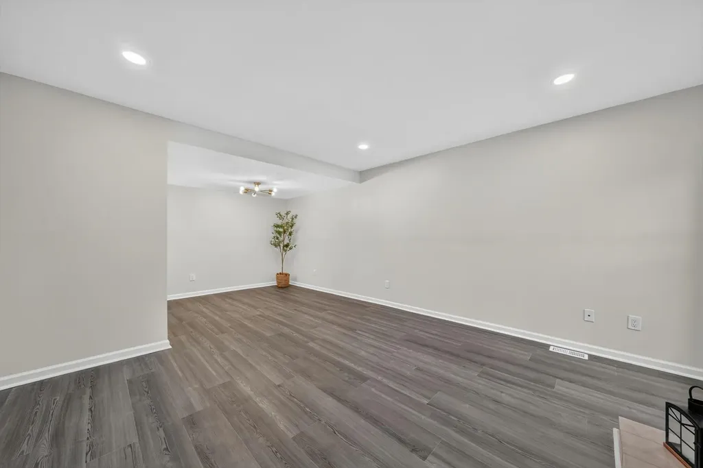 21344 E Glen Haven Circle Novi City MI 48167