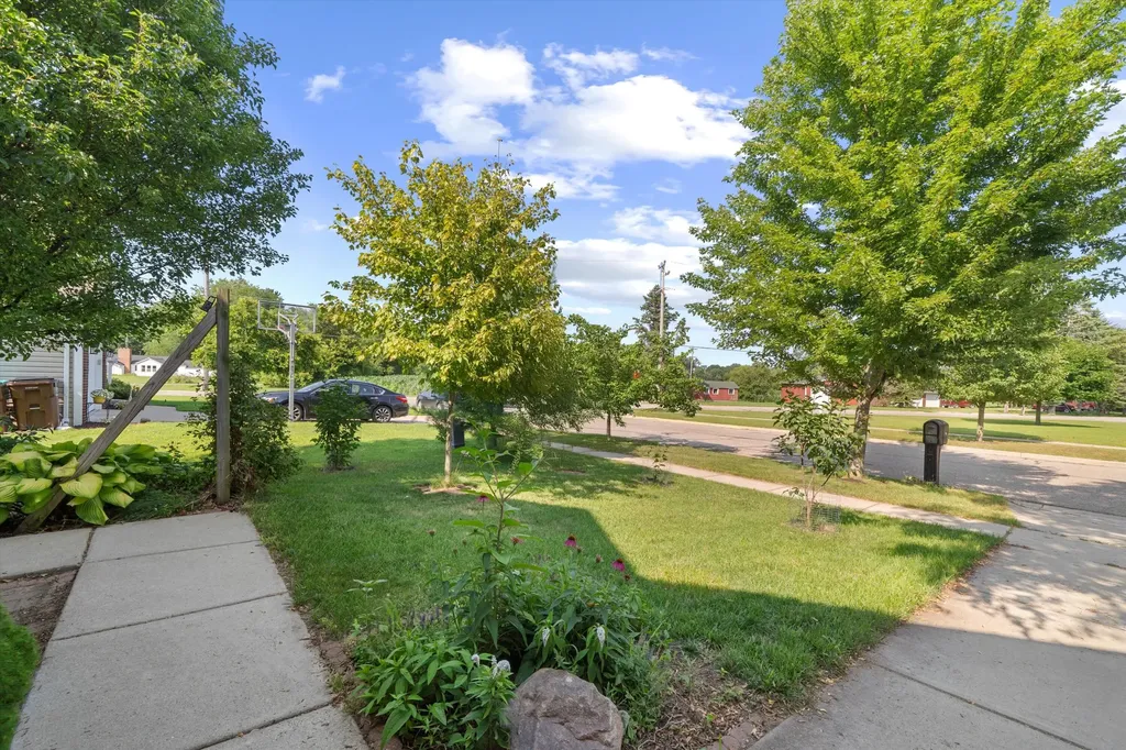 816 King Fisher Street Milan City MI 48160