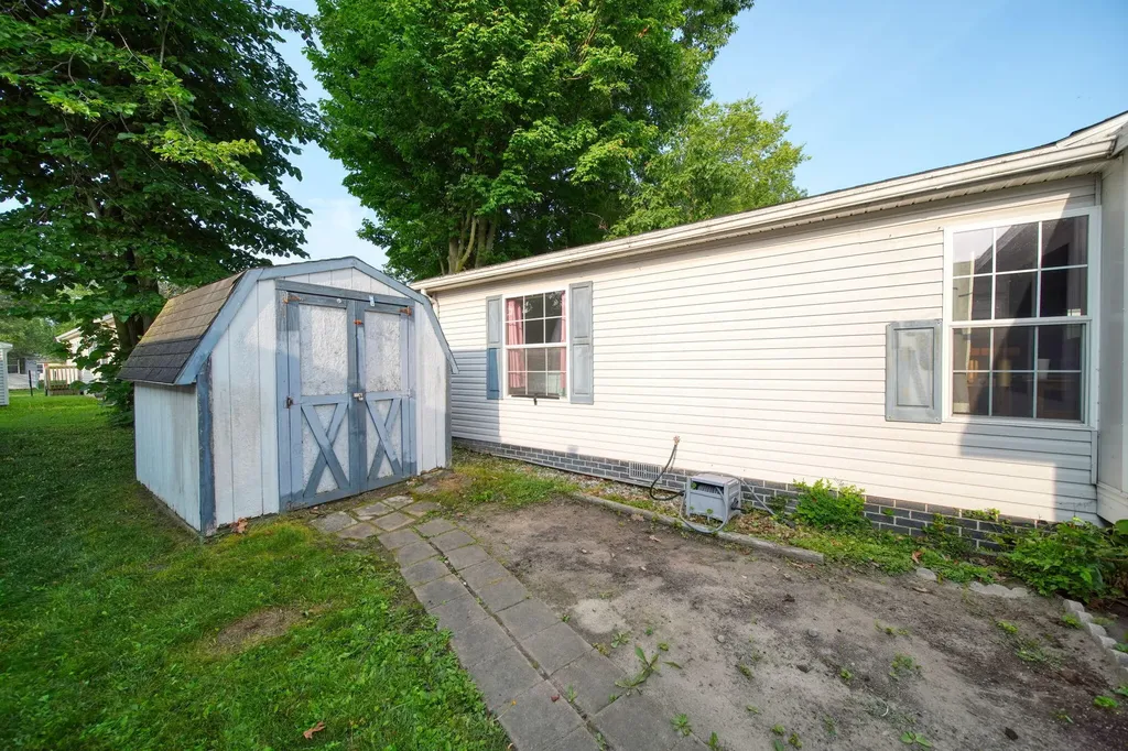 510 Missouri River Court Adrian City MI 49221