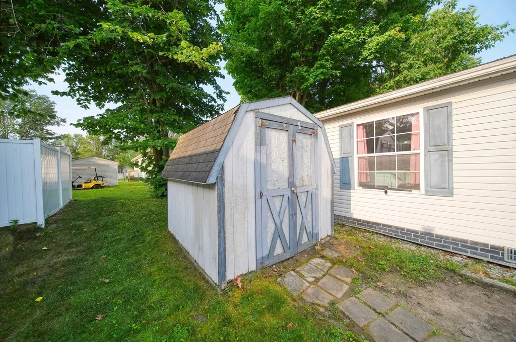 510 Missouri River Court Adrian City MI 49221