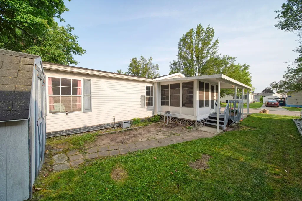 510 Missouri River Court Adrian City MI 49221