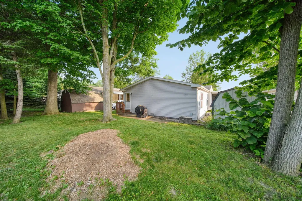 510 Missouri River Court Adrian City MI 49221