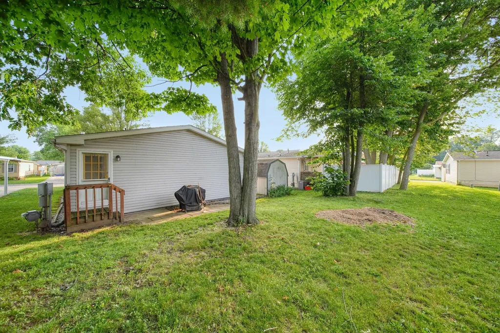 510 Missouri River Court Adrian City MI 49221