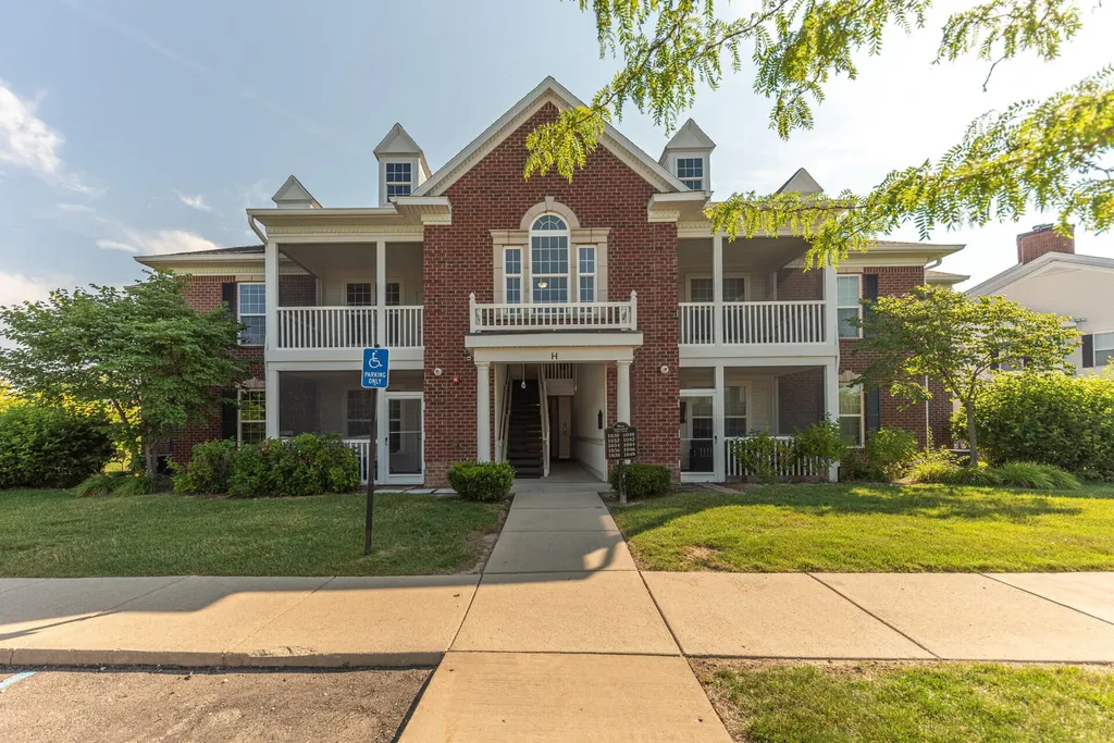 1042 W Summerfield Glen Circle Scio Township MI 48103