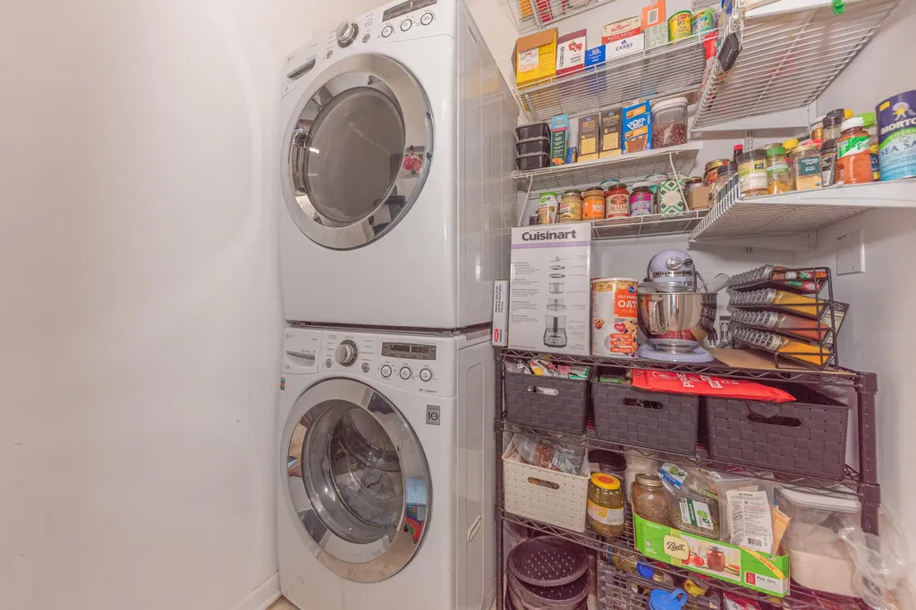 1042 W Summerfield Glen Circle Scio Township MI 48103